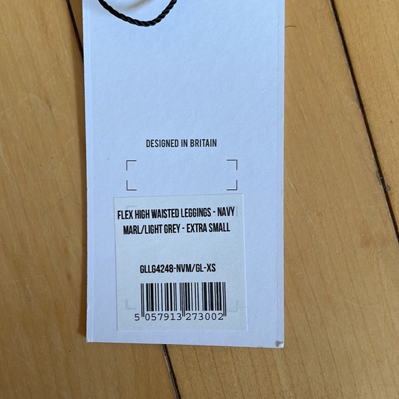 I am selling these gym shark leggings never worn still with tag - Picture 2 of 4